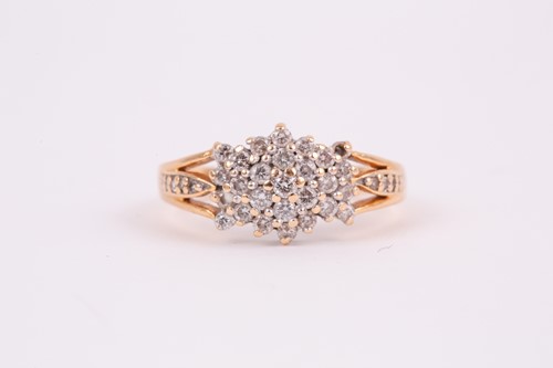 Lot 196 - An 18ct yellow gold and diamond cluster ring,...