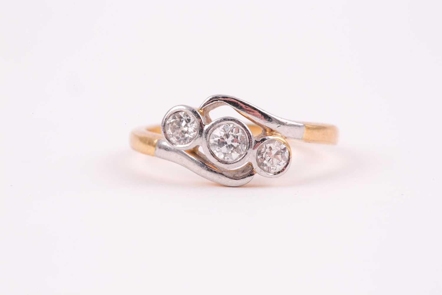 Lot 64 - An 18ct yellow gold and diamond crossover ring,...