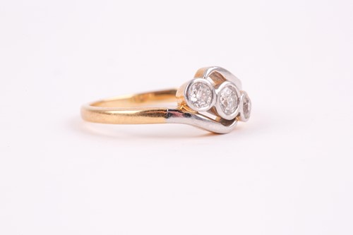 Lot 64 - An 18ct yellow gold and diamond crossover ring,...