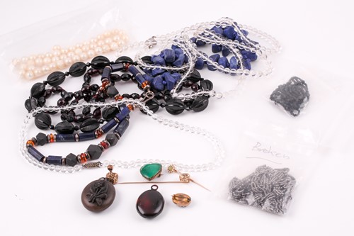 Lot 161 - A group lot of jewellery to include a...