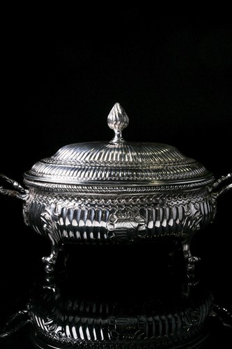 Lot 532 - A pair of mid 18th century Irish silver soup...