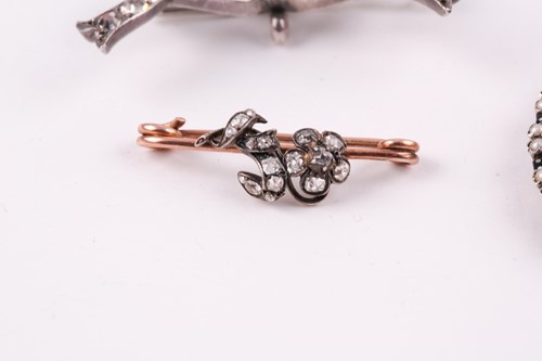 Lot 114 - A late 19th century bar brooch, the floral...