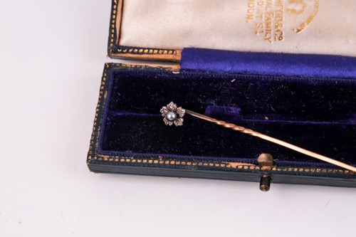 Lot 139 - A group of jewellery items to include a diadem...