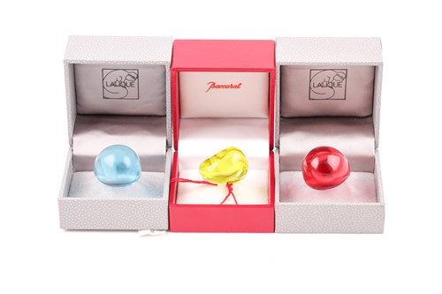 Lot 128 - A red glass Lalique bombe ring, engraved...