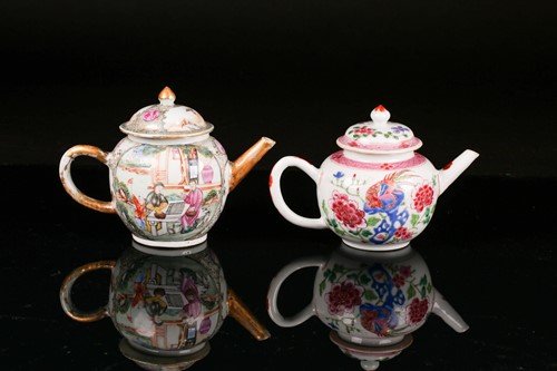 Lot 121 - A Chinese Qianlong famille rose porcelain...