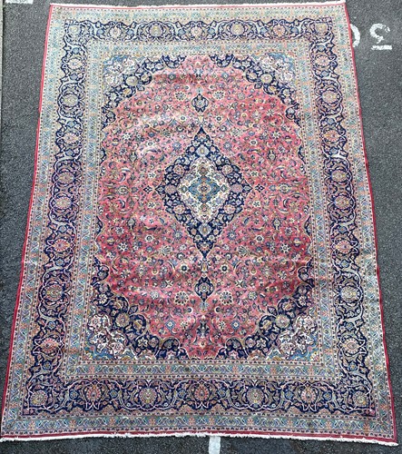 Lot 317 - A 20th century Kashan carpet with a central...