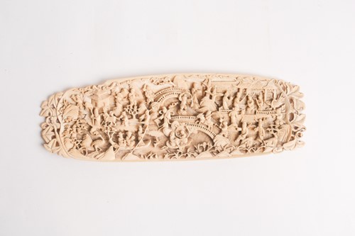 Lot 135 - A Chinese ivory carving, early 19th century,...