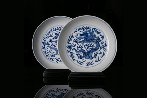Lot 141 - Two Chinese blue & white 'dragon' dishes, six...