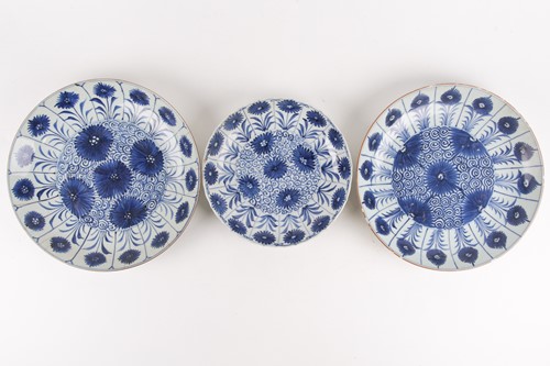 Lot 154 - A near pair of Chinese blue & white...