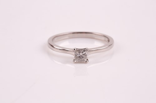 Lot 281 - A single stone diamond ring, the princess cut...