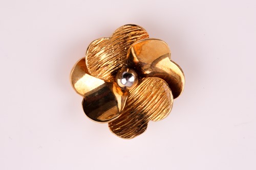 Lot 127 - A two colour 18ct gold flowerhead pendant; the...