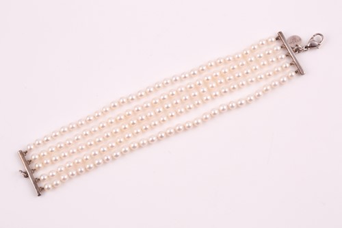 Lot 173 - Tiffany. A five row uniform-sized freshwater...