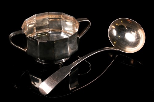 Lot 489 - An Irish George IV silver soup ladle in the...