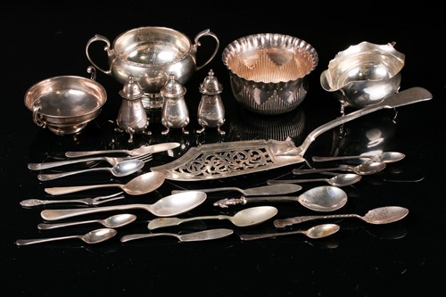 Lot 465 - A Victorian silver fiddle pattern fish slice,...