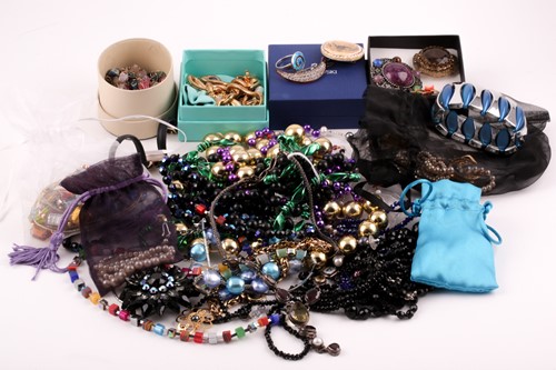 Lot 233 - A quantity of costume jewellery, to include a...