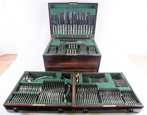 Lot 499 - A mahogany canteen of silver plated Kings...