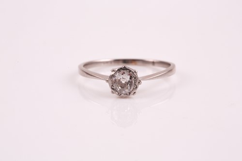 Lot 225 - A single stone diamond ring; the old brilliant...