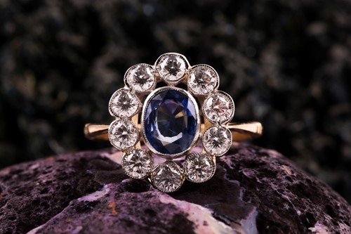 Lot 82 - A diamond and sapphire ring, collet-set with a...