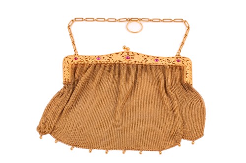 Lot 435 - A 9ct yellow gold evening bag, the engraved...