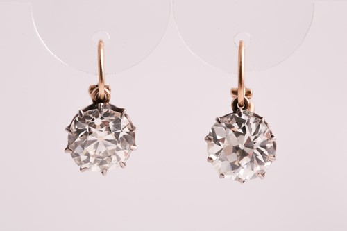 Lot 373 - A pair of Old European cut solitaire diamond...