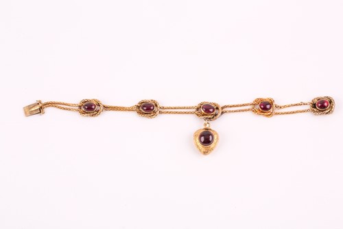 Lot 349 - A Victorian yellow gold and cabochon garnet...