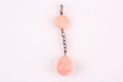 Lot 9 - An early 20th century diamond and natural...