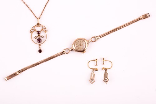 Lot 125 - An Edwardian circular garnet and pearl...