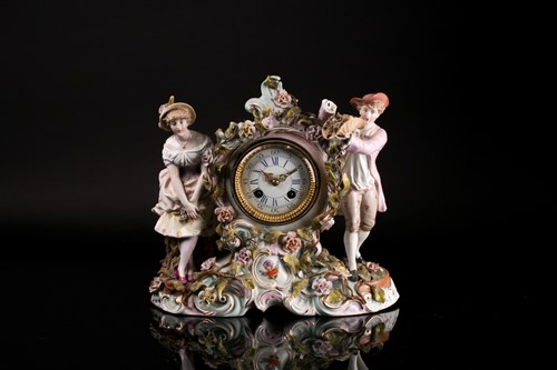 Lot 356 - A late 19th century Sitzendorf porcelain...