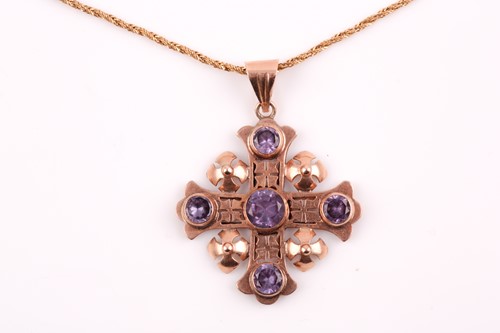 Lot 164 - A yellow metal and synthetic corundum cross...