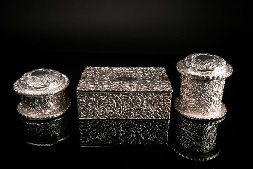 Lot 466 - An Edwardian silver dressing table box,...