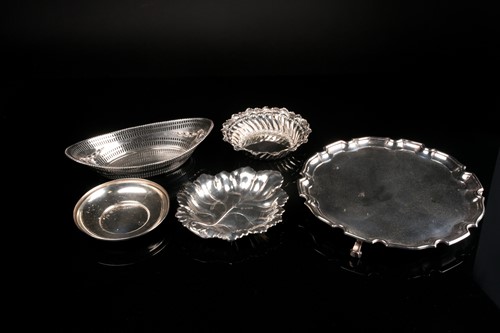 Lot 452 - A small silver card waiter, Adie Brothers,...