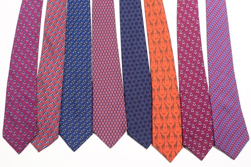 Lot 428 - A collection of eight gentleman's Hermes silk...