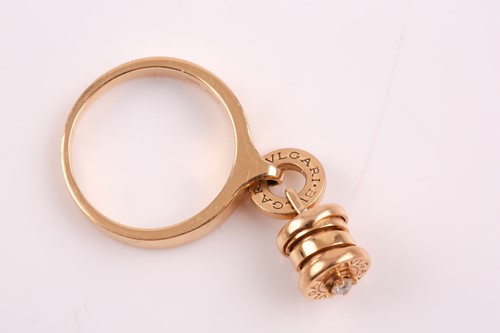 Lot 261 - Bvlgari. An 18ct yellow gold Bulgari ring with...