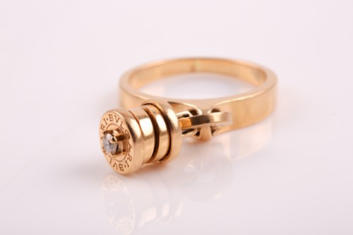Lot 261 - Bvlgari. An 18ct yellow gold Bulgari ring with...