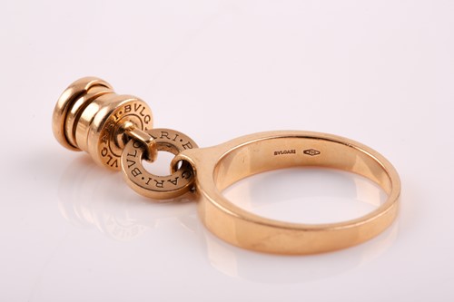 Lot 261 - Bvlgari. An 18ct yellow gold Bulgari ring with...