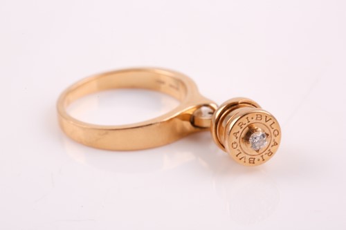 Lot 261 - Bvlgari. An 18ct yellow gold Bulgari ring with...