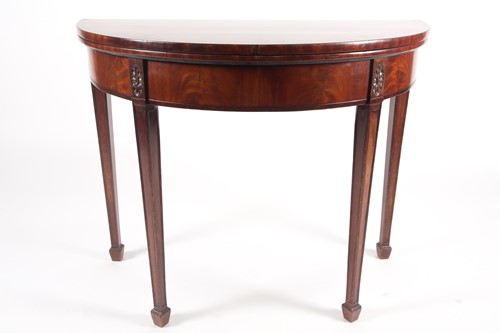Lot 259 - A George III rosewood crossbanded mahogany...