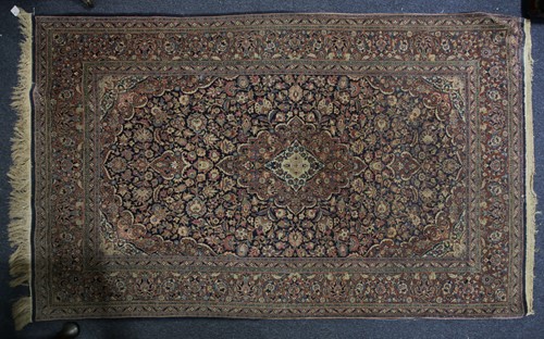 Lot 313 - A 20th century Kashan rug with a flower-filled...
