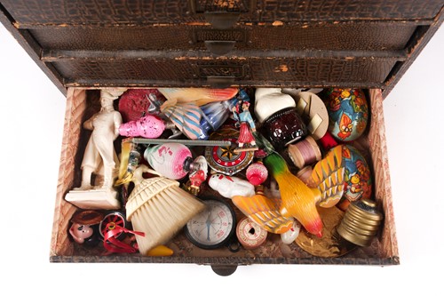 Lot 163 - The contents of the guest lavatory (Box 1),...
