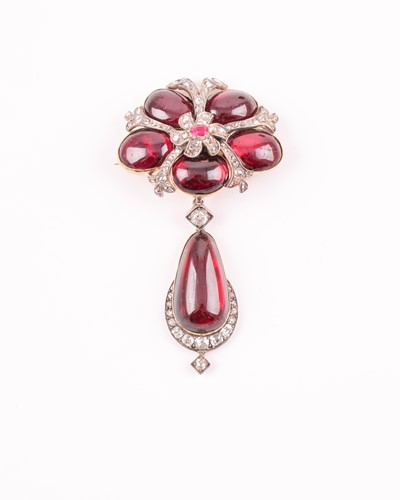 Lot 297 - A late Georgian / early Victorian pendant, set...