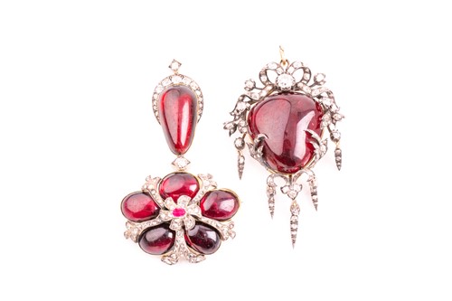 Lot 297 - A late Georgian / early Victorian pendant, set...