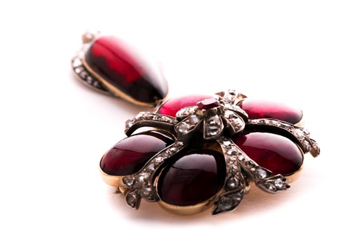 Lot 297 - A late Georgian / early Victorian pendant, set...