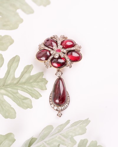Lot 297 - A late Georgian / early Victorian pendant, set...