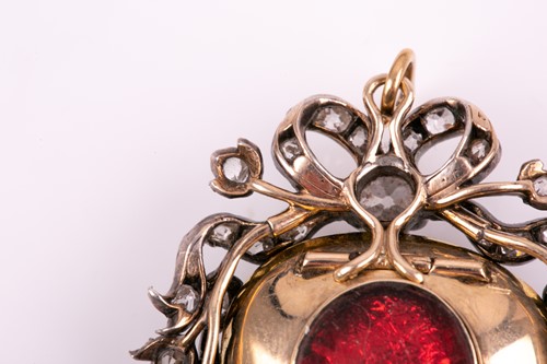 Lot 297 - A late Georgian / early Victorian pendant, set...