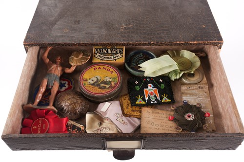 Lot 161 - The contents of the guest lavatory (Box 3),...