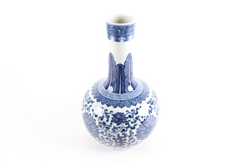 Lot 33 - A Chinese blue & white Kangxi style lotus vase,...