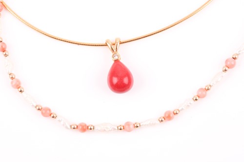 Lot 265 - A 9ct yellow gold choker becklace (chain a/f)...