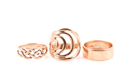 Lot 65 - A 9ct yellow gold wedding band style ring,...