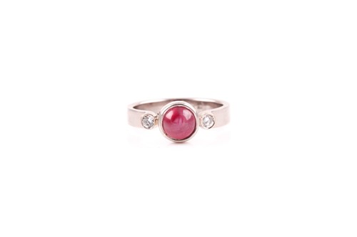 Lot 118 - A 14ct white gold, diamond, and star ruby ring,...