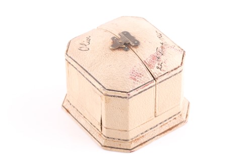 Lot 139 - A diamond cluster ring; the principal old...